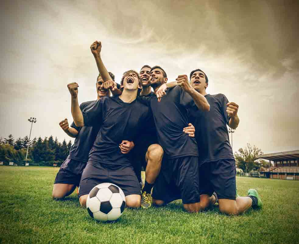Vertrauen auf die eigenen Stärken, das Team - und den (Fußball)gott? (Foto: Ollyy/ Shutterstock)